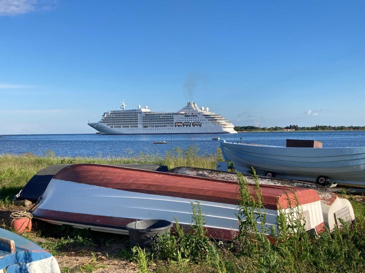 Det Blagronne Hus * Hals